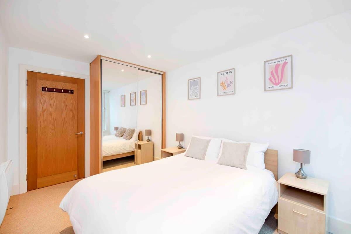 Terraced Riverview Apartment لندن المظهر الخارجي الصورة
