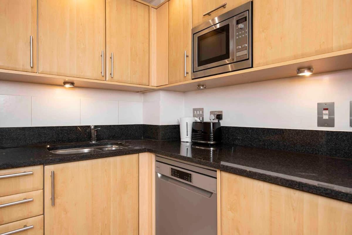 Terraced Riverview Apartment لندن المظهر الخارجي الصورة